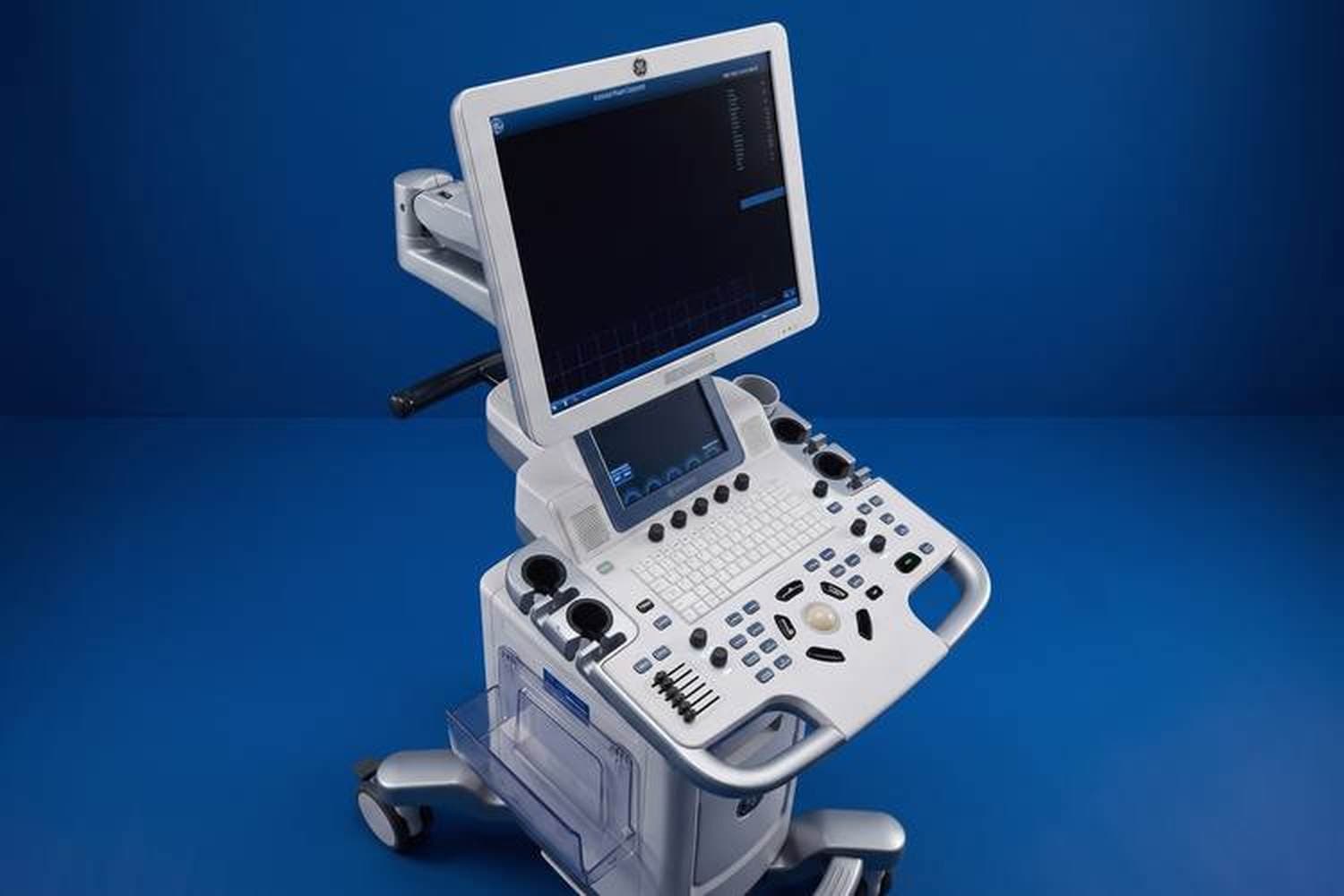 GE Vivid T8 seen from the front and side